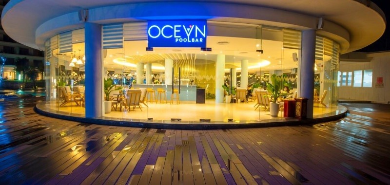 quầy Bar Ocean pool tại flc luxuy hotel quy nhơn