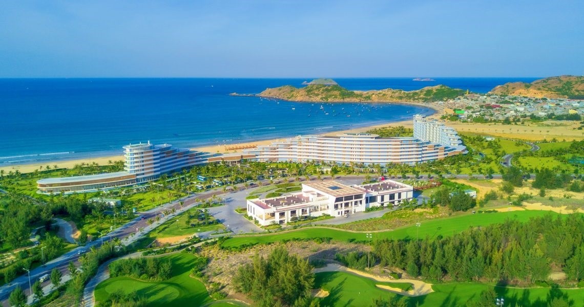 view biển và không gian xanh tuyệt đẹp tại flc luxuyry hotel quy nhơn